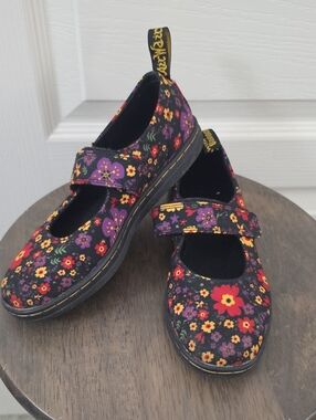 Dr. Martens | Berry Kids Floral Canvas Mary Jane Shoes in Black/Purple Size 2